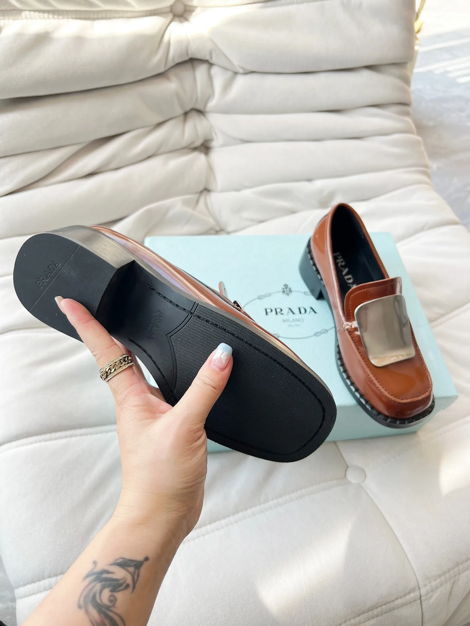 👟👟Ex-factory price 560👟👟 Prada’s new spring and summer women’s clothing｜Absolutely beautiful🥰Exception! Extra number! Anita will continue to update the latest SS25 catwalk pre-sale models, with novel logos as soul mates. Full of fun ~ Adhering to the trend-setting vane, you must believe in Prada's ability to capture fashion. 35-42 yards